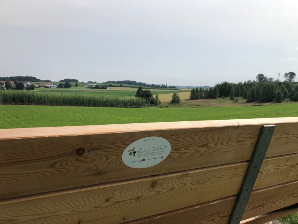 Schöner Blicke von der Bank an der Quelle Schöner Blicke von der Bank an der Quelle